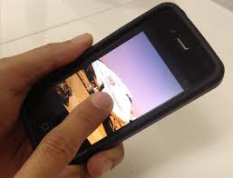 スマホを使いすぎると指が動かなくなる！？