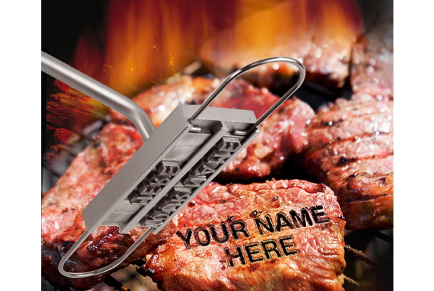 バーベキューで大活躍！？　肉に名前を焼印できるアイテム！