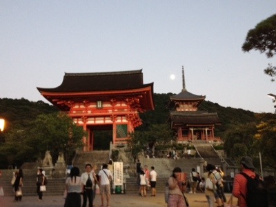 【行って】ドイツの留学生の方々と一緒に京都【きた】