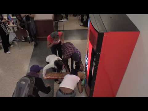 コカコーラのみんなを笑顔にするちょっとしたイタズラ