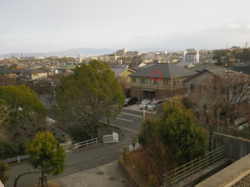 千里高校にて雪が降る