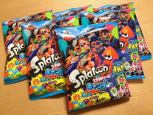 スプラトゥーンのイカすステッカーつき「スプラトゥーンキャンデー」はインク4色がすっぱいアメ化