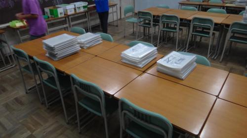 文化祭2日目の一般公開終了、膨大な量のバックナンバーを収納中。